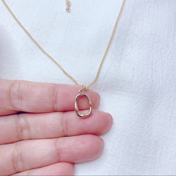 ❣️$25/3❣️ Simple Oval Pendant Gold Plated Chain Necklace - Picture 4 of 10